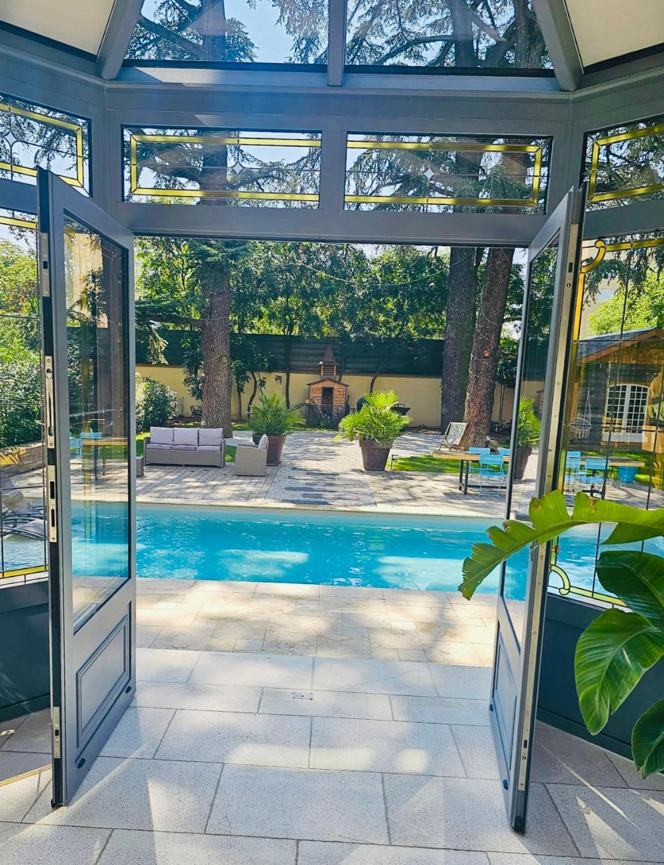 Chateau Grandclement Lyon Villeurbanne Niveau Rdc - Tresor Cache En Ville Avec Vue Piscine Et Parc 维勒班 外观 照片