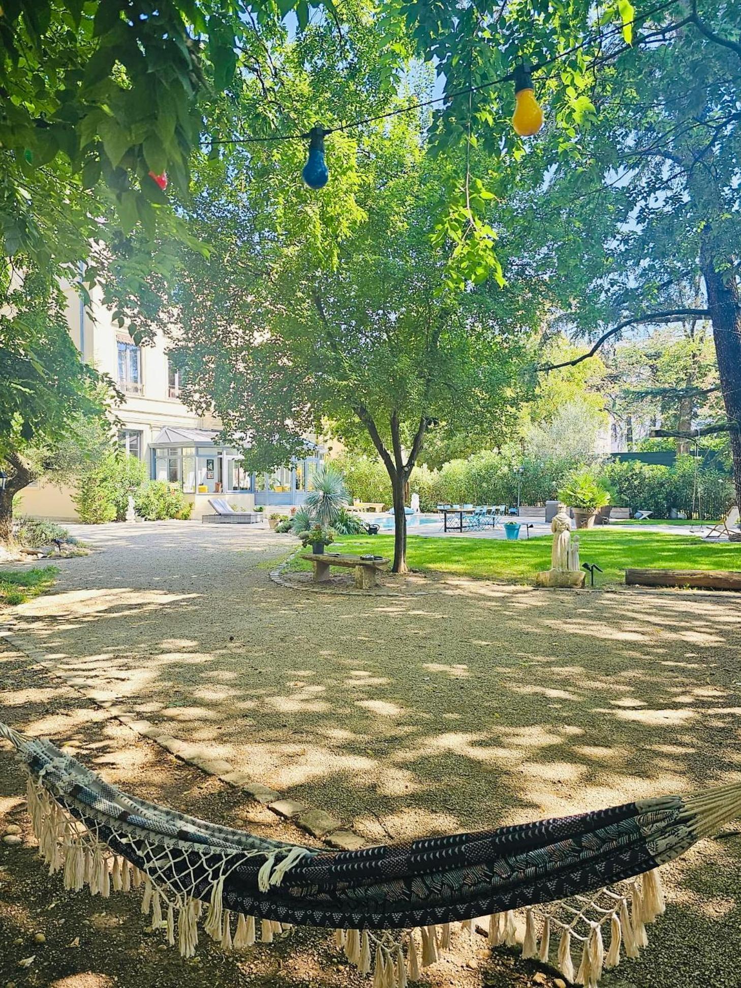Chateau Grandclement Lyon Villeurbanne Niveau Rdc - Tresor Cache En Ville Avec Vue Piscine Et Parc 维勒班 外观 照片