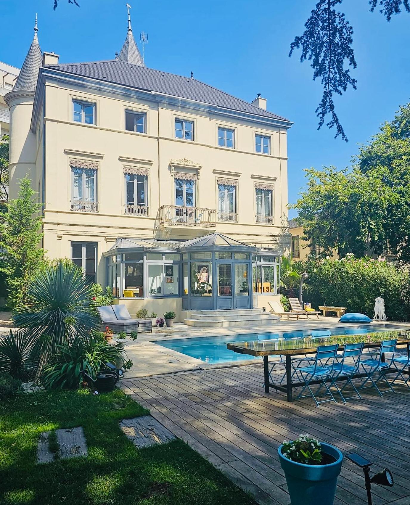Chateau Grandclement Lyon Villeurbanne Niveau Rdc - Tresor Cache En Ville Avec Vue Piscine Et Parc 维勒班 外观 照片