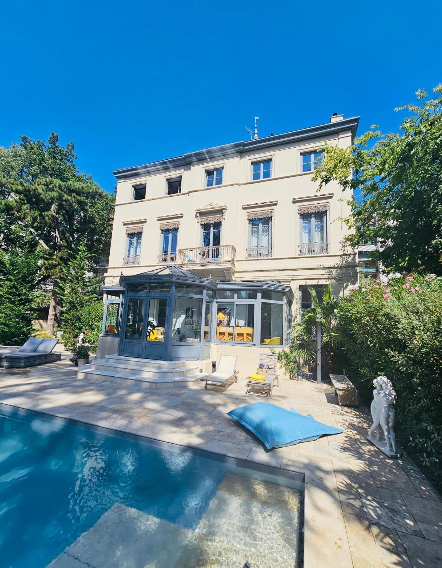 Chateau Grandclement Lyon Villeurbanne Niveau Rdc - Tresor Cache En Ville Avec Vue Piscine Et Parc 维勒班 外观 照片
